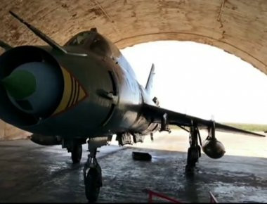 Απογειώσεις συριακών μαχητικών στην βομβαρδισμένη από Τομαχοκ βάση του Αλ-Σαϊράτ (φωτό, βίντεο)